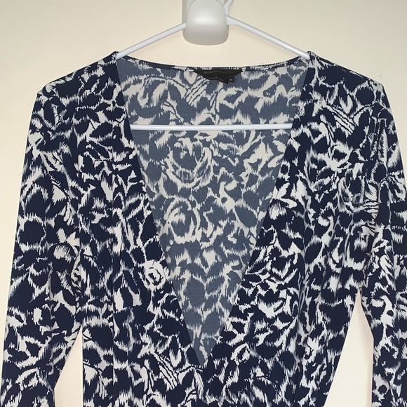 BCBGMaxAzria white & navy wrap dress size M - Picture 2 of 13